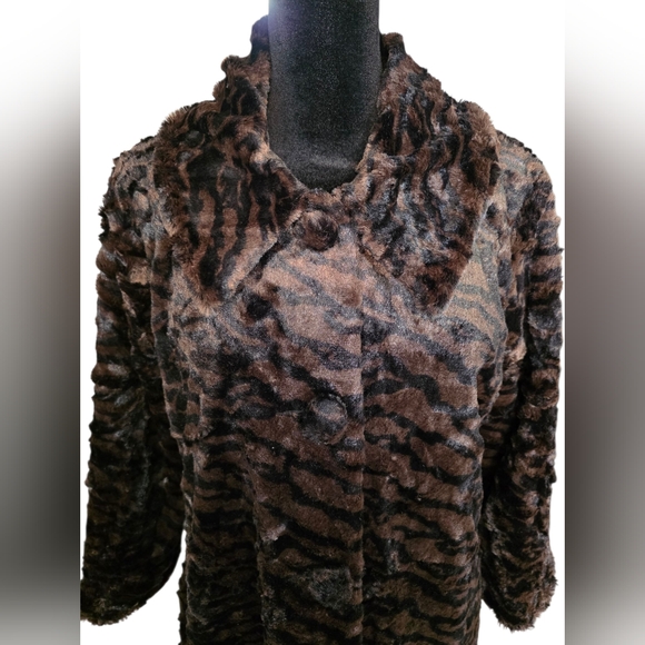Cabi Faux Fur Minka Animal Print Coat Brown Black Medium Bracelet Length Sleeves - Picture 3 of 11